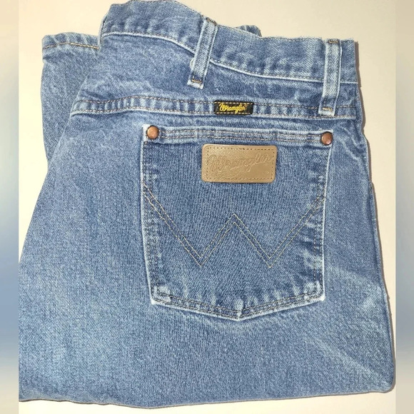 Wrangler Straight Leg Medium Wash Jeans Size 38 x 36 - Picture 4 of 4